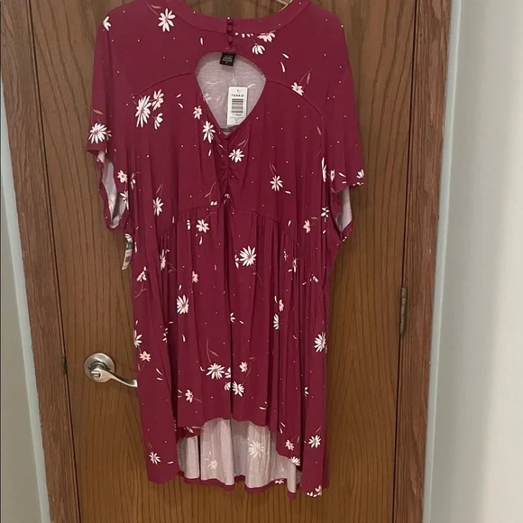 TORRID NWT Women’s Size 4 (26/28) Red Babydoll Dress with Cream Floral Design - Picture 1 of 6
